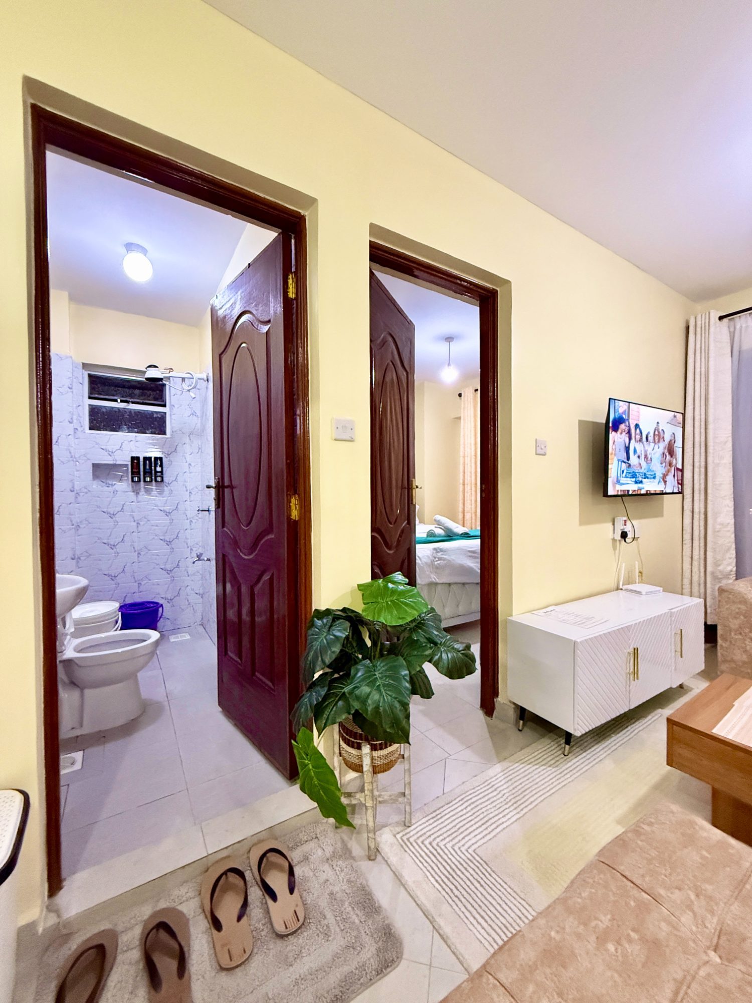 2 Bedroom Apartment - IMG_7079.jpg